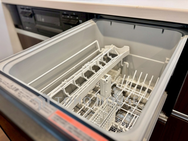 キッチン 【Kitchen】機能性と美しさを兼ね備えた設計。収納もしっかり確保され、生活感をすっきり保てます。日々を整えるキッチンです。