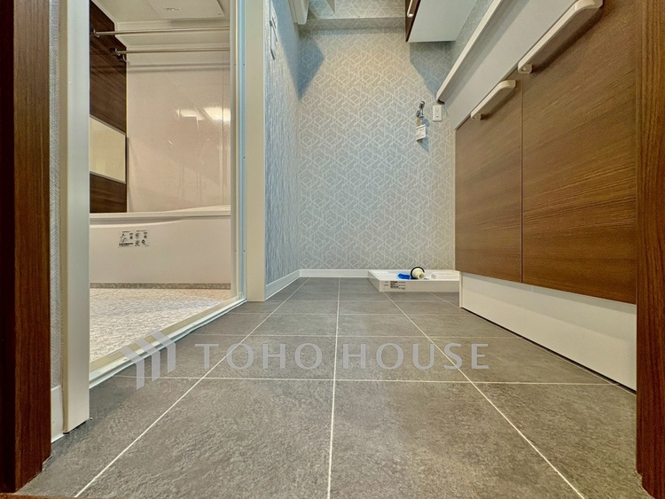 洗面 【Powder Space】静かに整う、心と身だしなみ。広めのボウルで使い勝手も良好。忙しい朝もストレスなく。