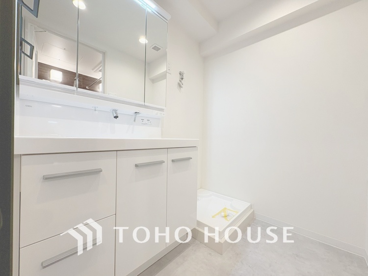 洗面 【WASHROOM】◆快適◆煌びやかな暮らしの中にも忘れたくない快適さ。大きな収納が助けてくれます。