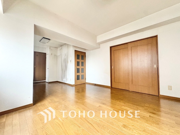 内装 【LIVING】◆陽光◆が差し込む。この開放的なLDKに家族の笑顔が集う。家族が一緒に過ごす空間は明るく、そして居心地よく。