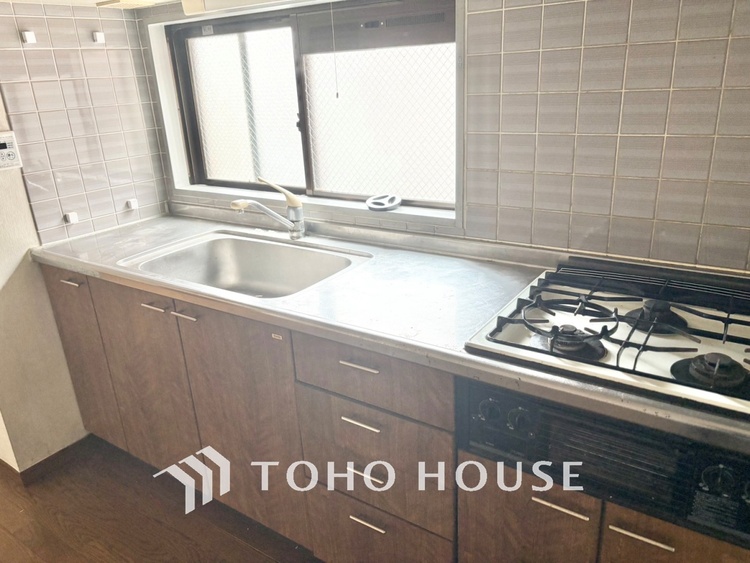 キッチン 【KITCHEN】◆家族のおはよう◆の声を笑顔で迎えてあげられるシステムキッチン。朝ごはんが楽しみでちょっと早起きしたくなるんです。