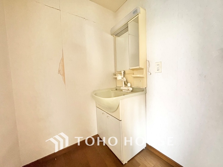 洗面 【WASHROOM】◆快適◆煌びやかな暮らしの中にも忘れたくない快適さ。大きな収納が助けてくれます。