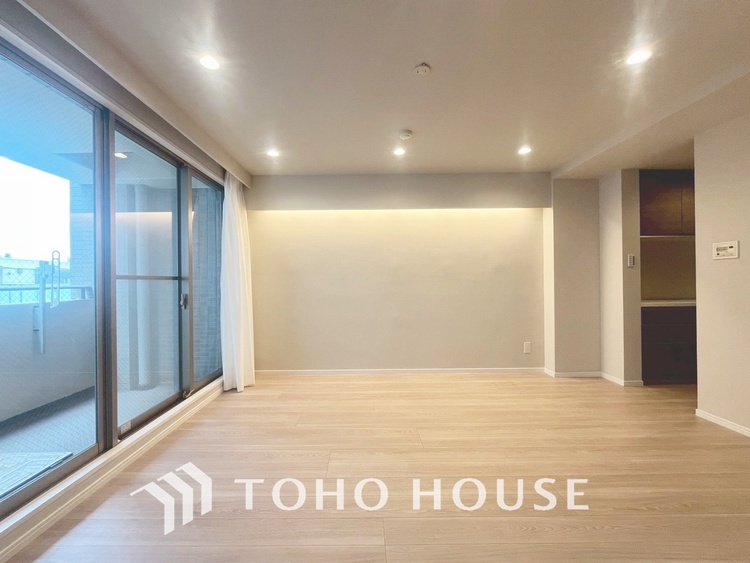 内装 【LIVING】◆扉を◆開くとこの景色。家族の”おかえり”の声が聞こえてきそう。