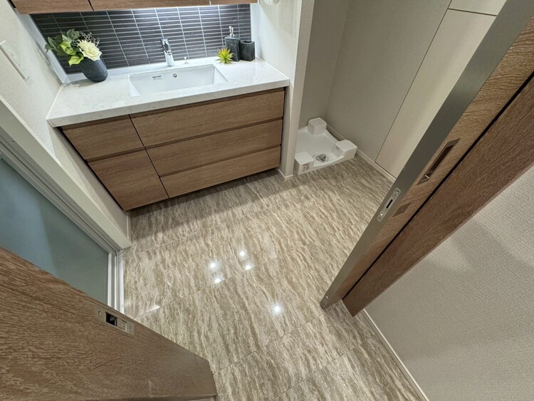 その他 十分な広さの脱衣所。