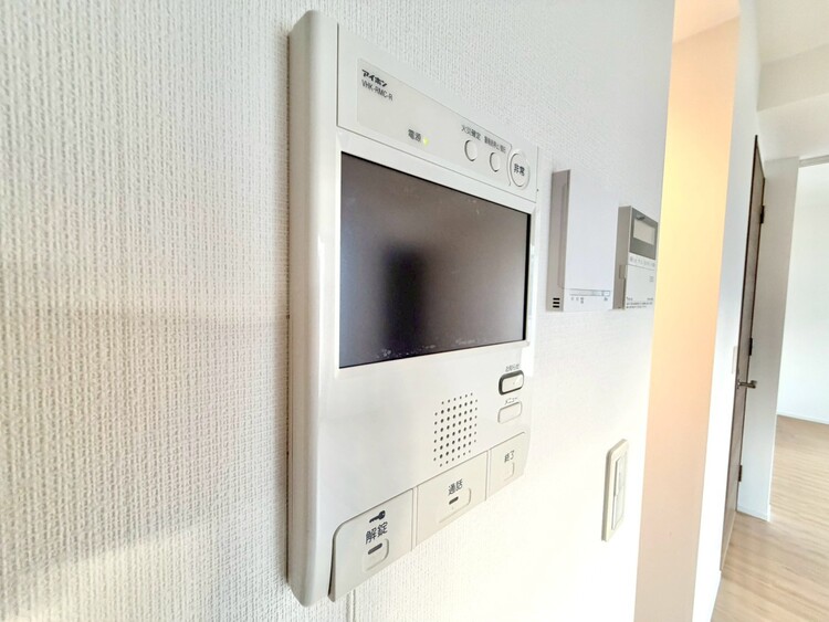 その他 誰が来てもわかる様にモニター付きインターホンを設置。