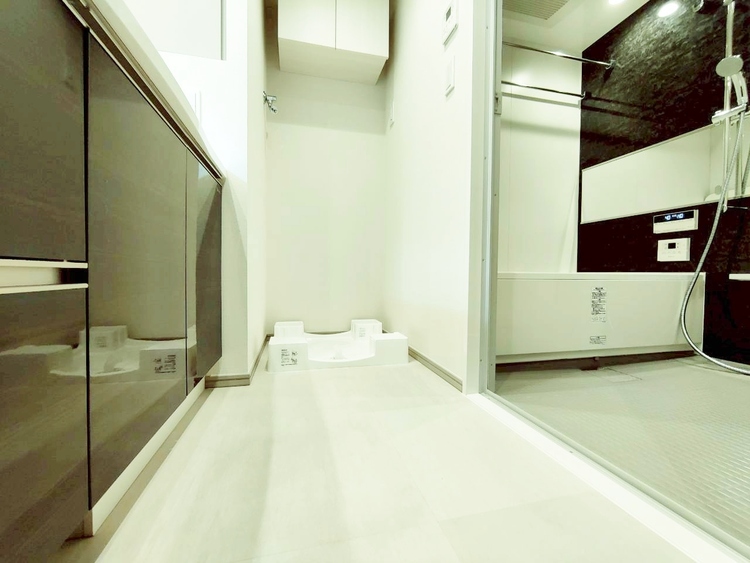 その他 十分な広さの脱衣所。