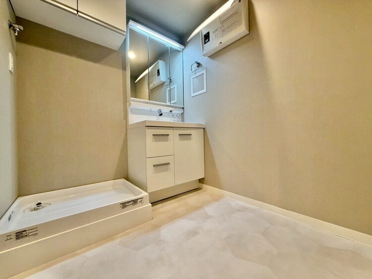 その他 十分な広さの脱衣所。