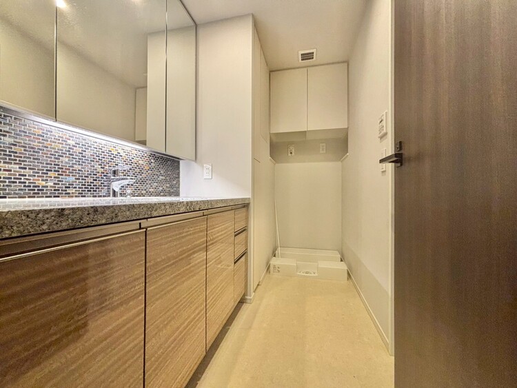 その他 十分な広さの脱衣所。