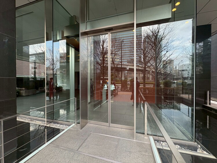 その他 上質感漂う玄関アプローチです。