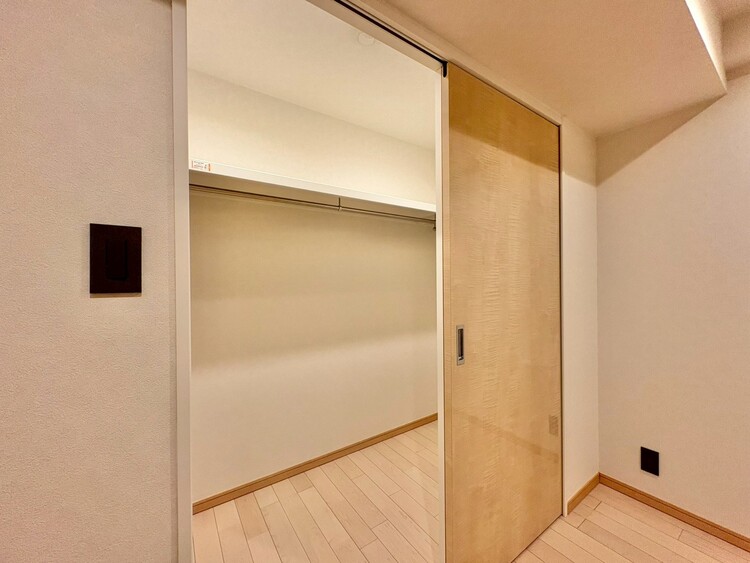 その他 収納スペースが付いていて、お部屋を広く使っていただけます。