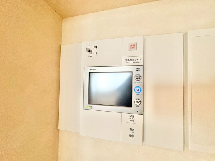 その他 誰が来てもわかる様にモニター付きインターホンを設置。