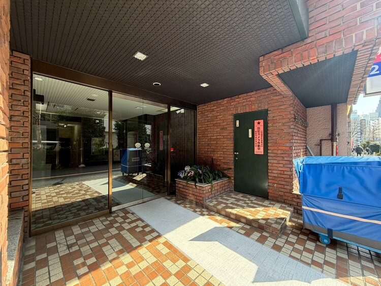 その他 上質感漂う玄関アプローチです。