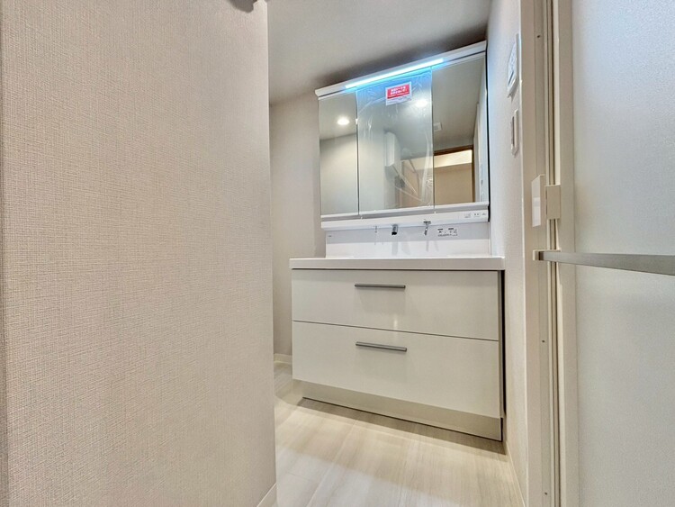 その他 十分な広さの脱衣所。