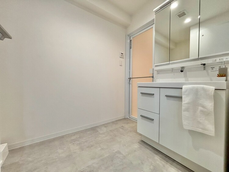 その他 十分な広さの脱衣所。