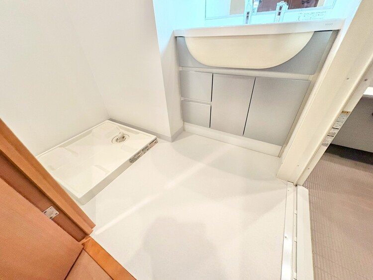 その他 十分な広さの脱衣所。