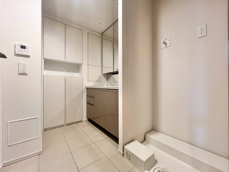 その他 十分な広さの脱衣所。