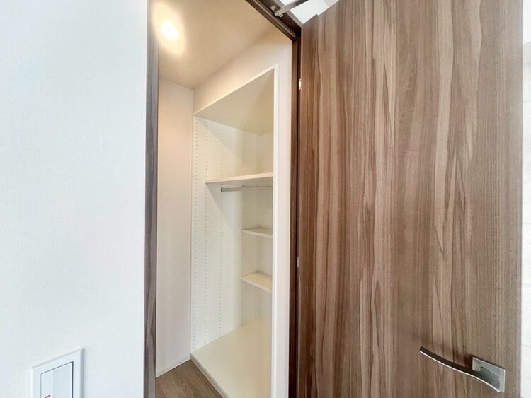 その他 収納スペースが付いていて、お部屋を広く使っていただけます。