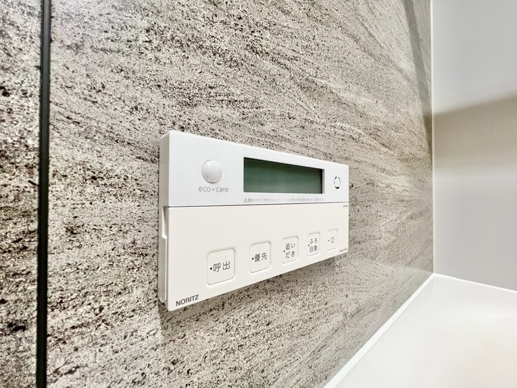 その他 見やすい画面で操作しやすい給湯パネル。