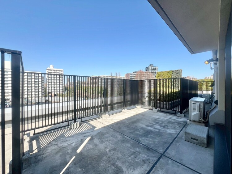 その他 朝の澄んだ空気や、夕方に吹く清々しい風を感じられるバルコニー。