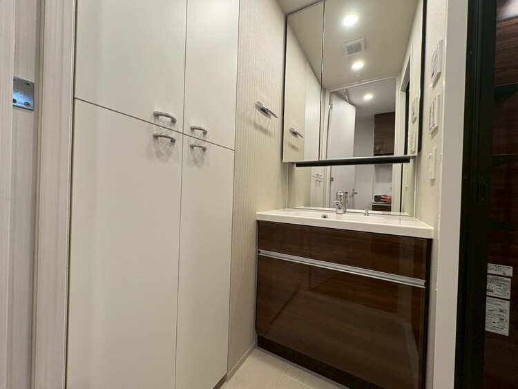 その他 十分な広さの脱衣所。