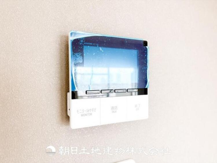 設備 【防犯設備】TVモニター付きインターホンは訪問者のお顔を確認出来安心な機能です！