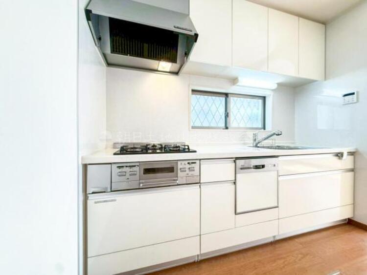 キッチン リフォームしておりますので最新のキッチンが付いております