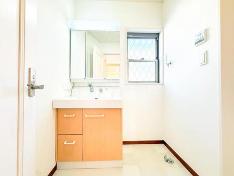 洗面 使用頻度の高い場所だからこそ便利な空間に。多人数での使用も考えた便利な空間です