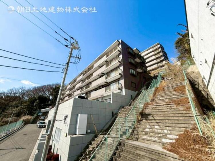 外観 開放感があり日当りも良好です！目の前に広がる開放感とゆとり。暮らしの夢を育む住まいがここにあります！ 