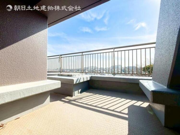 バルコニー 【バルコニー】太陽の光と爽やかな風でお洗濯物は気持ちいいです。 