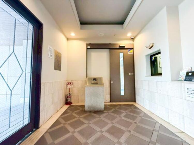 エントランス 【エントランス】重厚感の溢れるエントランスはマンションの顔！帰宅時、来客時に誇れる空間を演出します！ 