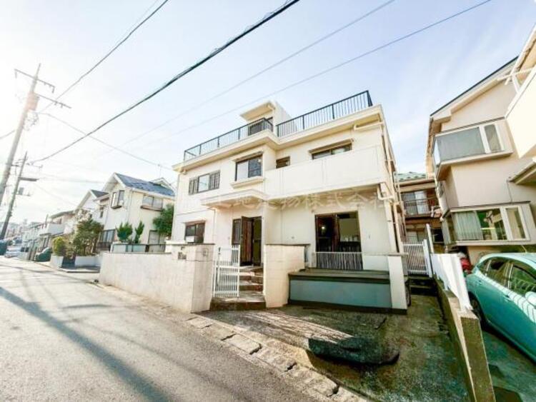 外観 素敵なフォルムが魅力の外観で、家族の時間が自然と増える嬉しさがあります♪ ゆったりした幸せが続きます。 