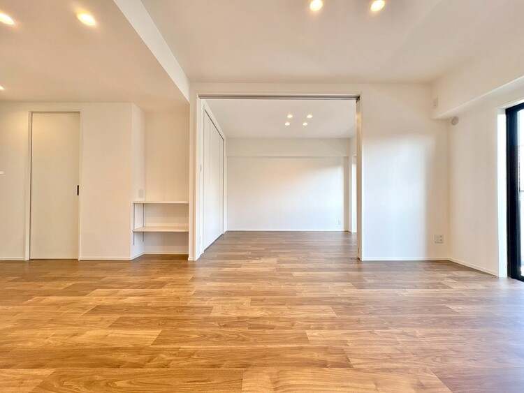 居間 居心地の良い空気感は、暮らしのステージを彩り、心からのやすらぎと満足感を与えてくれます。