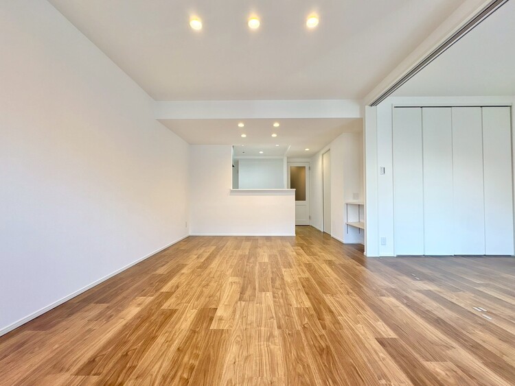 居間 飾り過ぎないシンプルな内装と偏り過ぎないデザインで統一しました。