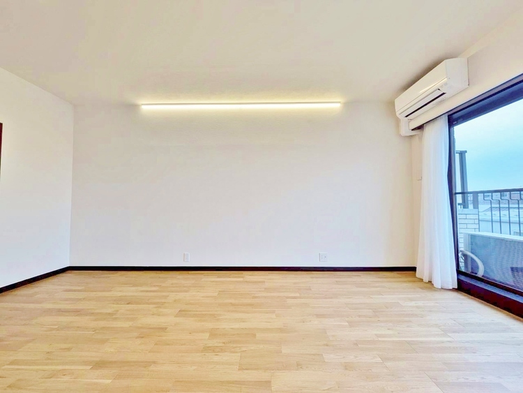 居間 居心地の良い空気感は、暮らしのステージを彩り、心からのやすらぎと満足感を与えてくれます。