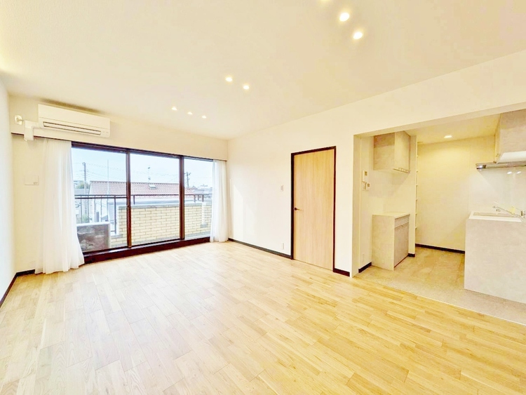 居間 快適に過ごす毎日を求めて、暮らしの中でご自身の「マイホーム」に創り上げてください。