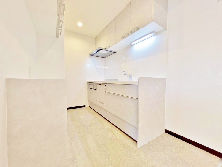 キッチン スマートな意匠と充実の機能を備えたキッチンが、暮らしにおいしい彩りを添えます。