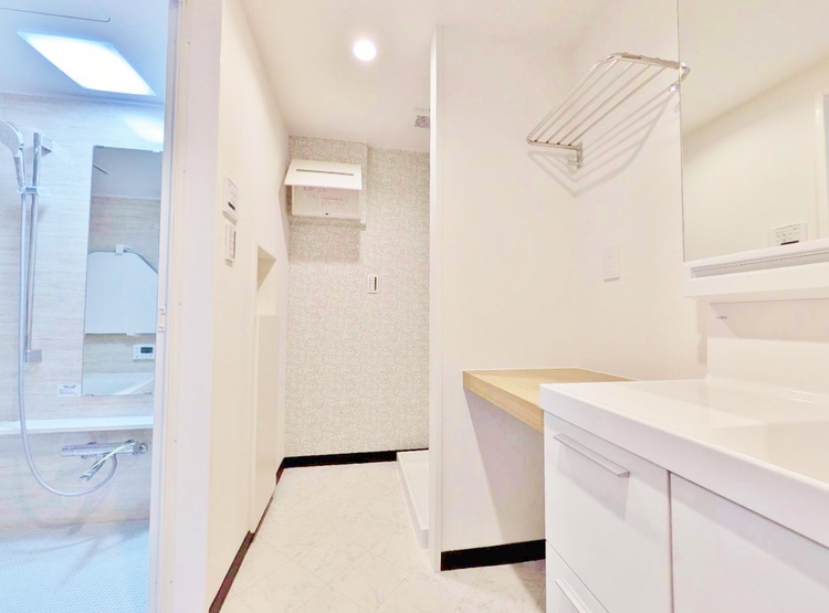 洗面 清潔感と心地よさを重視した、上質感漂うパウダールーム。