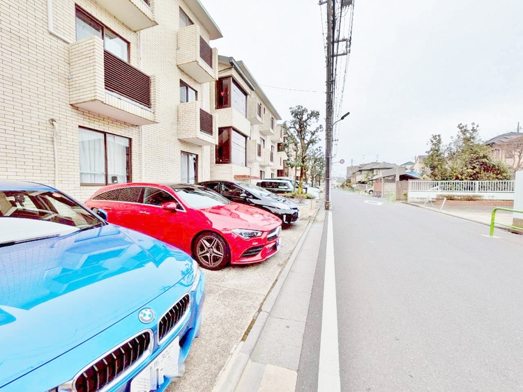 駐車場 本物件の駐車スペースです。車種制限のある場合もございますので、お気軽にお問い合わせくださいませ。