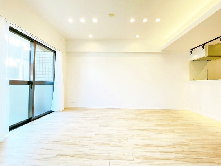 居間 飾り過ぎないシンプルな内装と偏り過ぎないデザインで統一しました。