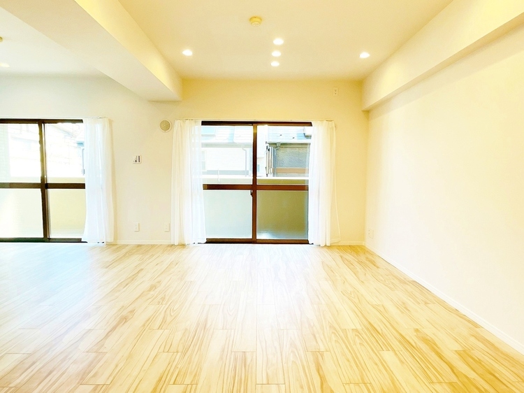 居間 快適に過ごす毎日を求めて、暮らしの中でご自身の「マイホーム」に創り上げてください。