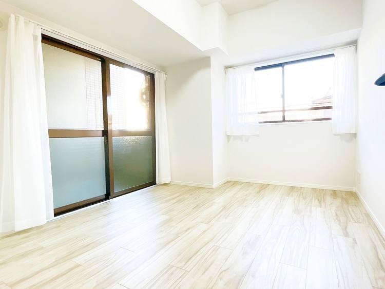 寝室 ベッドも十分に設置するスペースがあります。