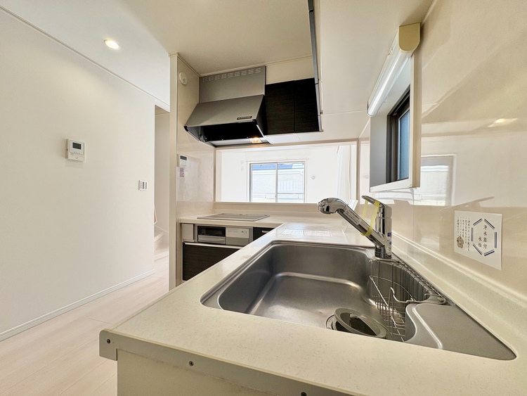 キッチン 洗練されたスタイリッシュなデザイン性と使いやすさを備えた仕様。