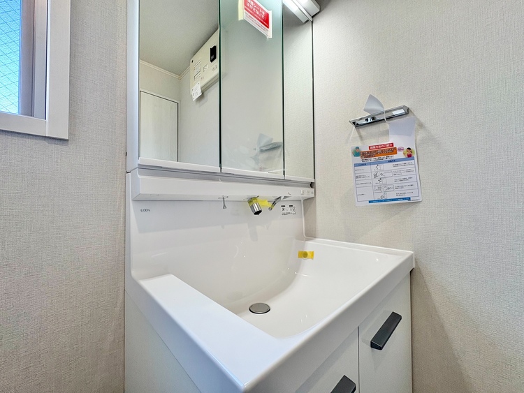 洗面 何かと物が増える場所だからこそ、スッキリと見映えの良い空間に。