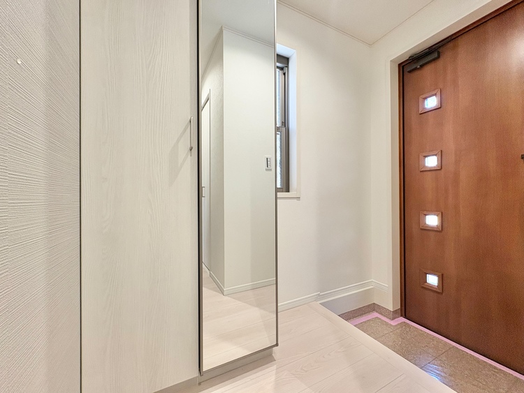 玄関 シューズボックスを完備した玄関です。