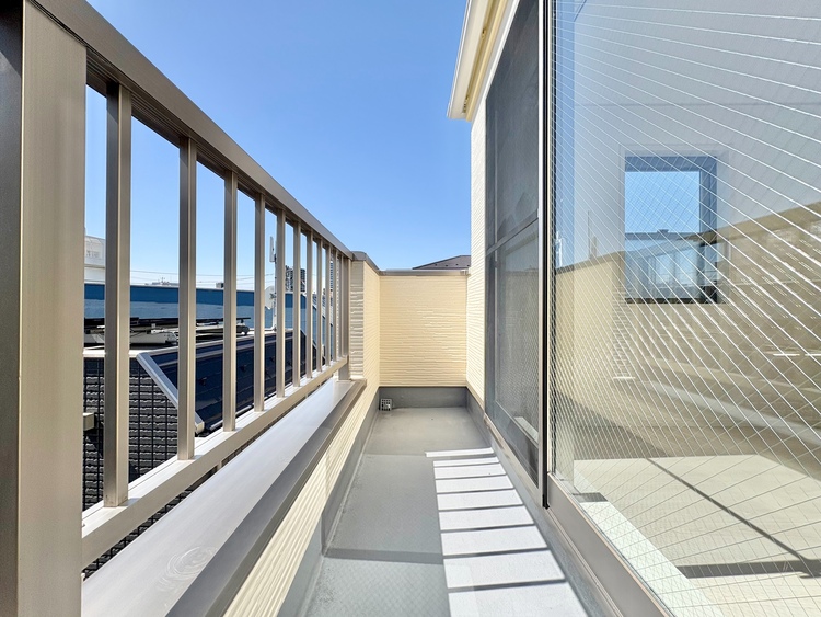 バルコニー 暮らしの中で、光と風を演出してくれるバルコニー。