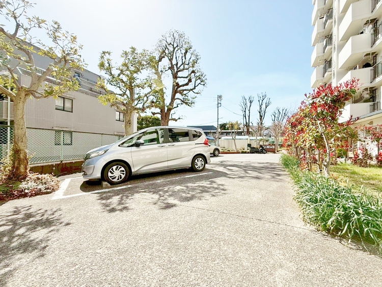 駐車場 本物件の駐車スペースです。車種制限のある場合もございますので、お気軽にお問い合わせくださいませ。