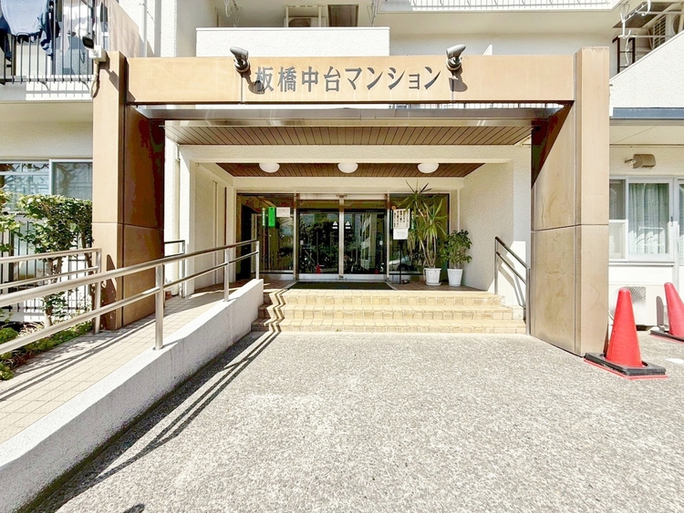 エントランス 外と内をつなぐエントランスは、まさに顔となる場所。