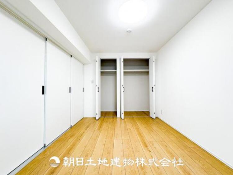 内装 【居室】爽やかな空間演出とセンス良く纏められた室内は素敵な寛ぎ空間です。