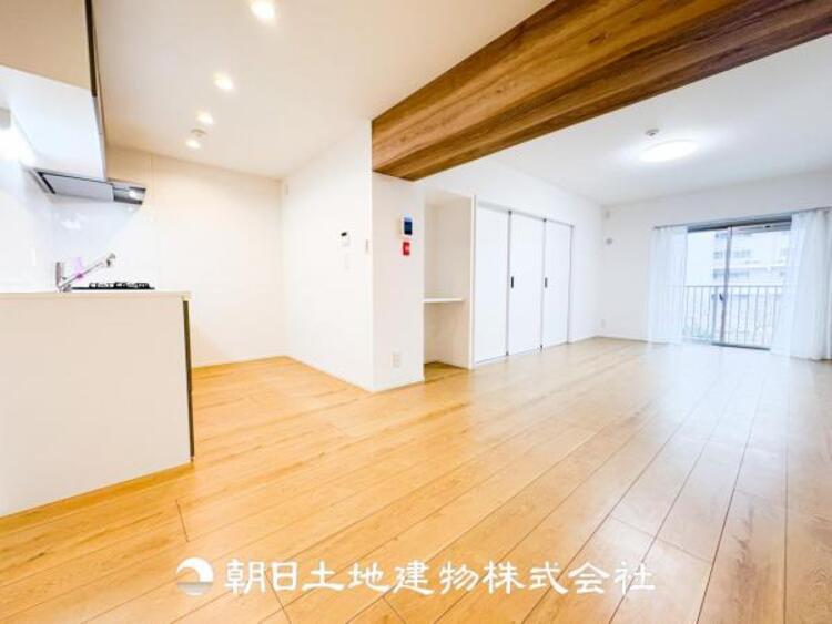 居間 【リビング】家族や友人との時間など、１番多くの時間を過ごす空間だからこそ落ち着いた空間になります。