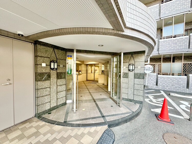 その他 上質感漂う玄関アプローチです。